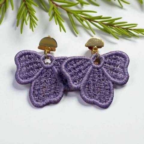 Boucles doreilles brodes couleur parme lgres et antiallergiques