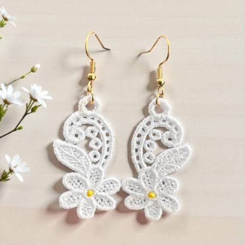 Boucles doreilles brodes  floral lgant lgres et antiallergiques